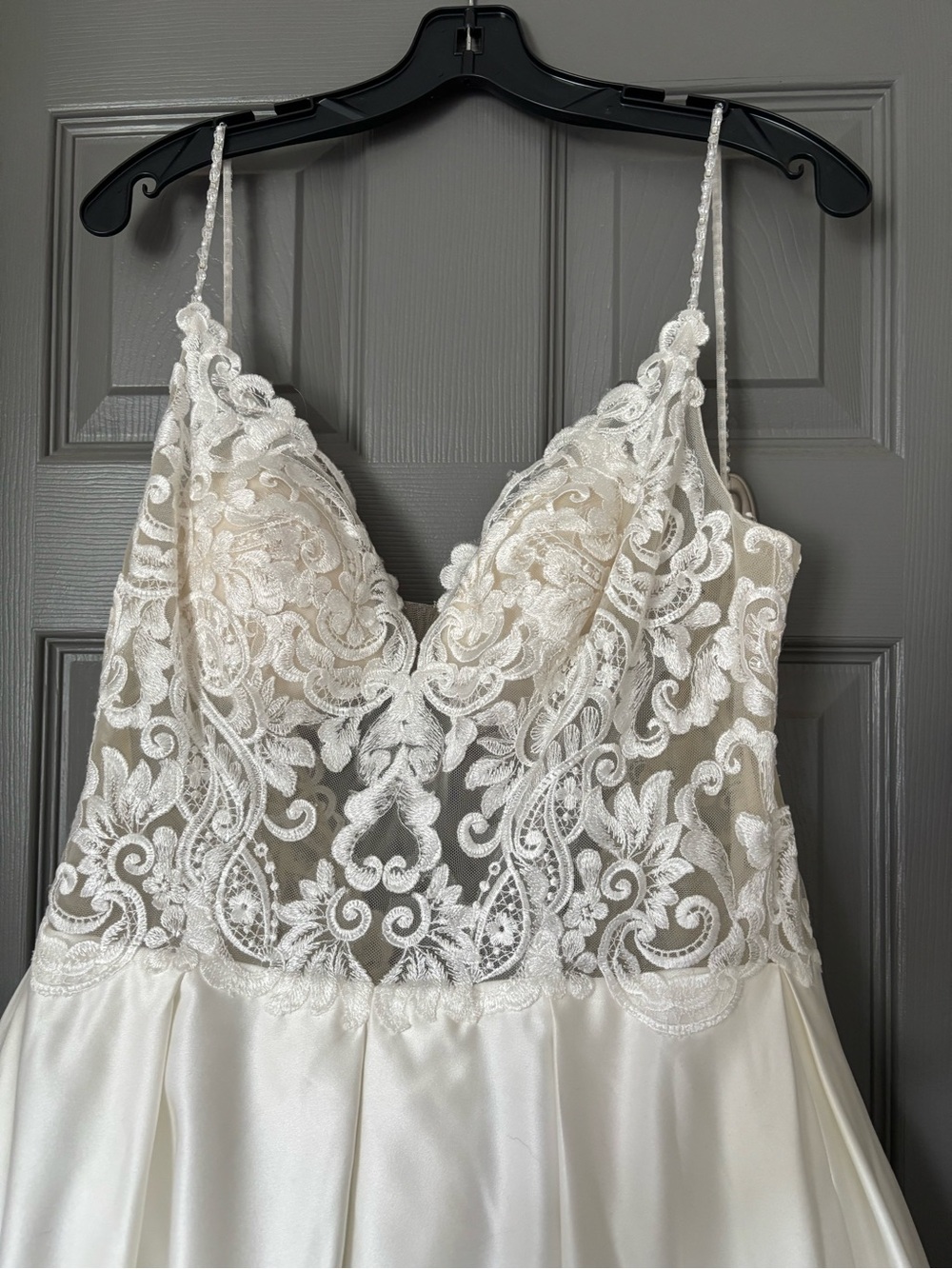 NEW Symphony of Venus Wedding Dress | Open Back Ballgown | Pockets | Size 12